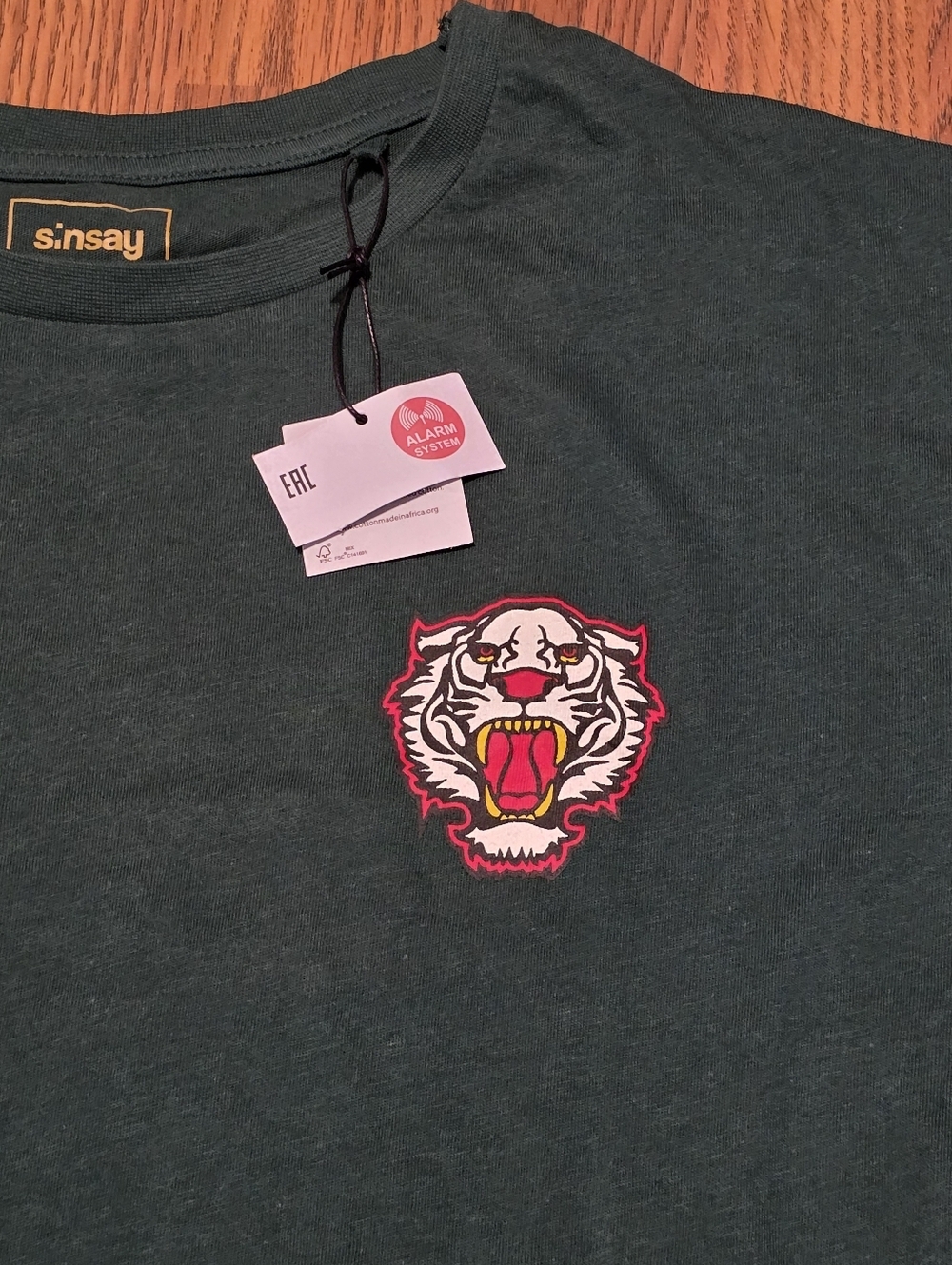Panthera Tigris Men’s XL NWT Green Graphic Tiger T-Shirt Streetwear Red White - Picture 2 of 6